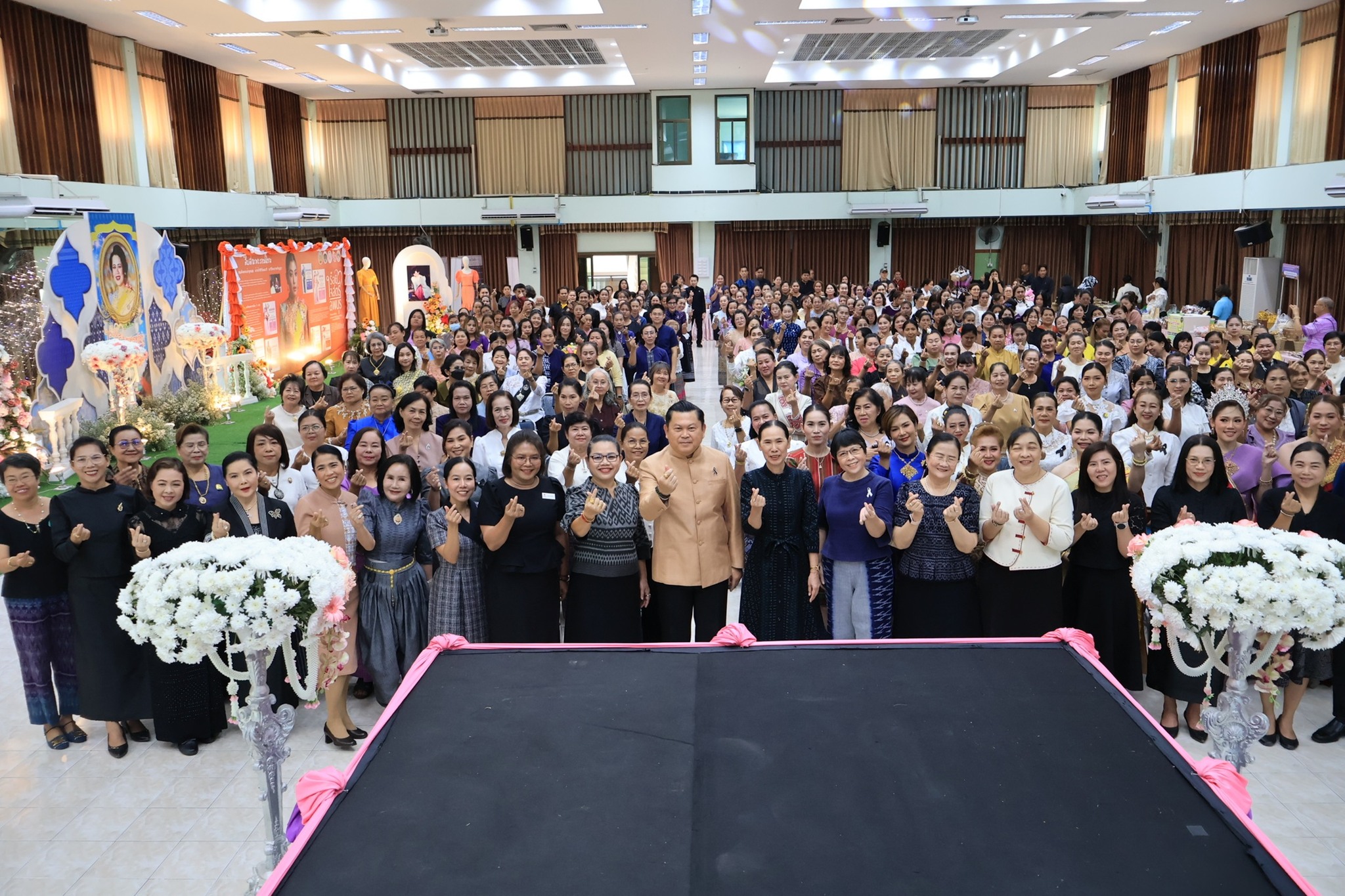 ร้อยใจสตรีลพบุรี สืบสานพระราชปณิธาน สมเด็จพระนางเจ้าสิริกิติ์พระบรมราชินีนาถ พระบรมราชชนนีพันปีหลวง